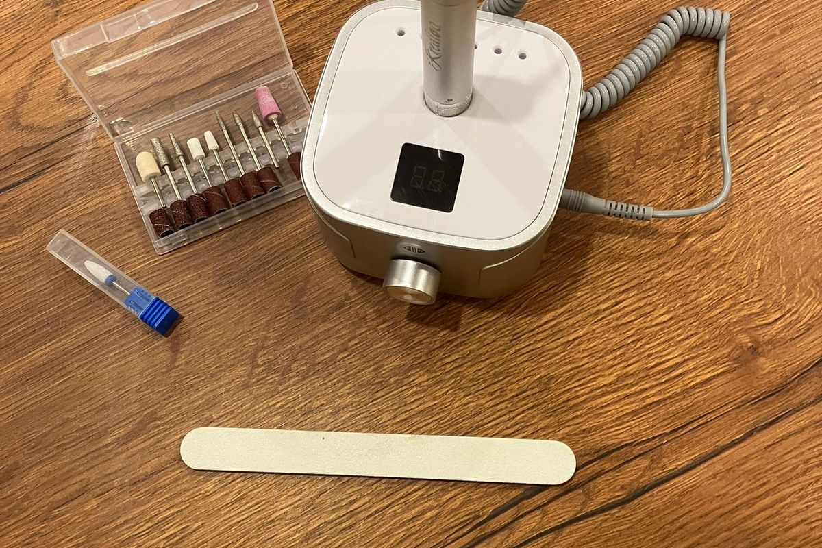 Nagelfräser für dicke Fußnägel mit Feile und Aufsätzen