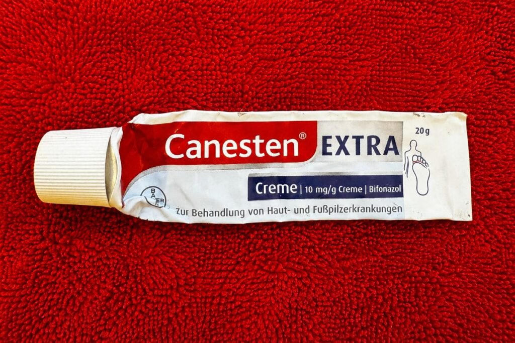 Canesten Extra Creme für die zweite Phase nach dem Nagelset